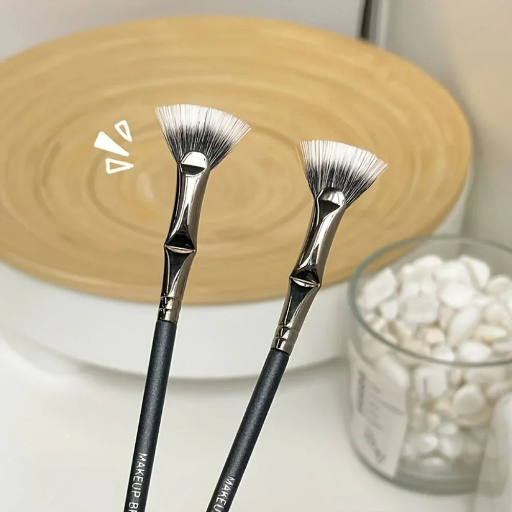Wimperborstel Mini Fan – Gebogen Design